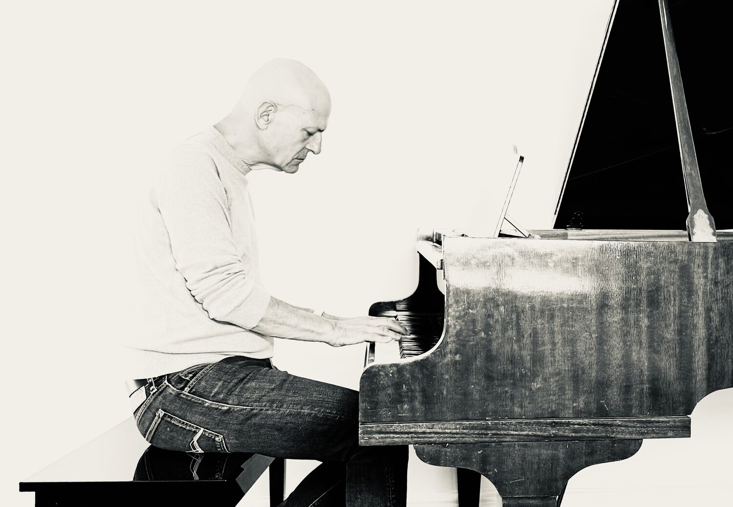 Joe Glasman at the piano